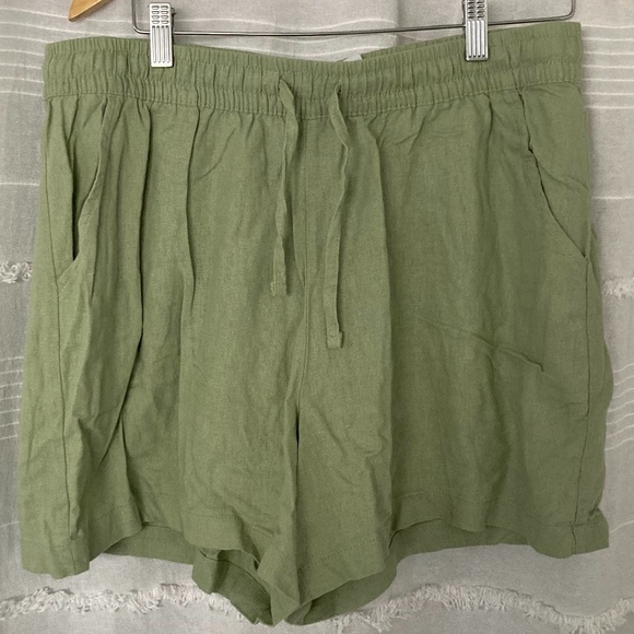 3/$10 SALE Light Green Fabric Drawstring Shorts - Picture 1 of 2